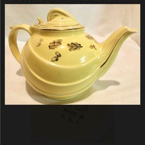 Vintage 1940s Hall China‎ Teapot
